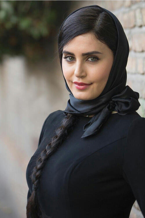elnaz shakerdust